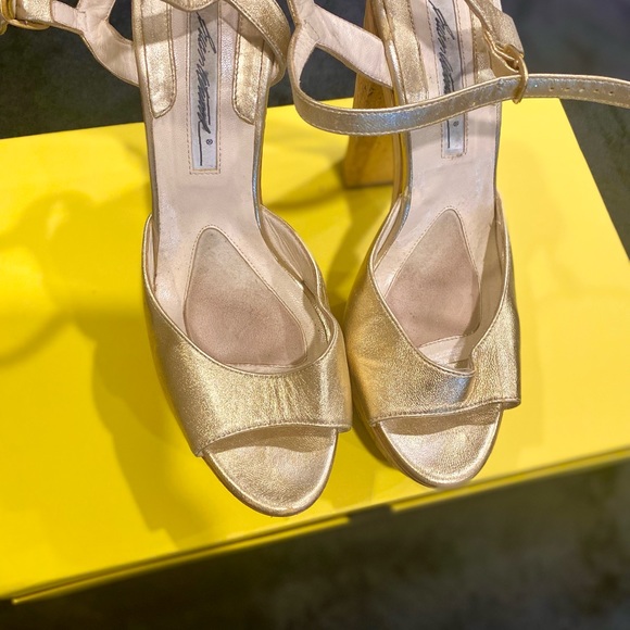 *****SOLD***** Brian Atwood Gaynor Platform Sandal Size 8 - Picture 5 of 6